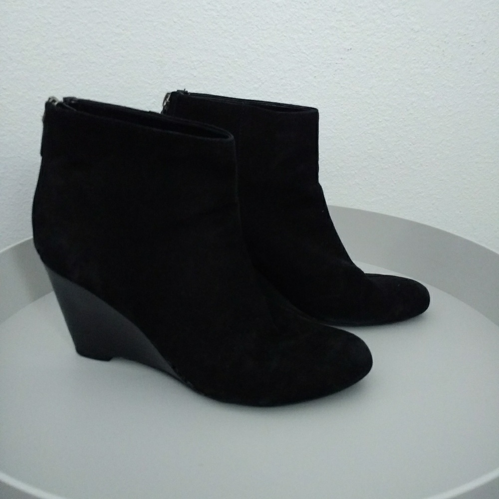 Black velour wedge boots